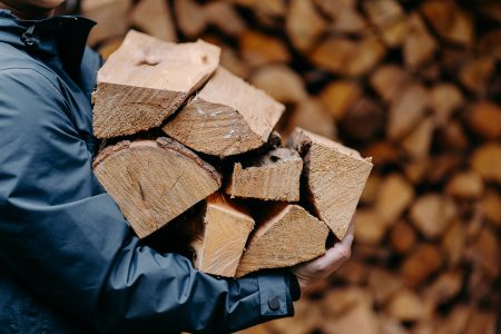 A heat-storing fireplace as a home or cottage heating solution